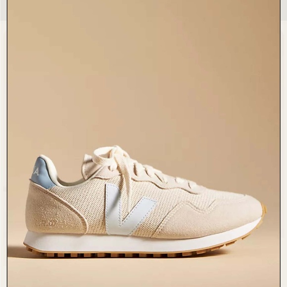 Veja Sneakers - Picture 3 of 7